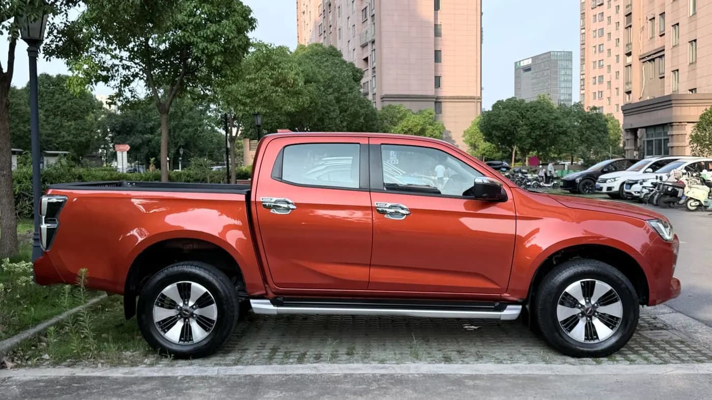 Isuzu D-MAX 2022 miniature 5