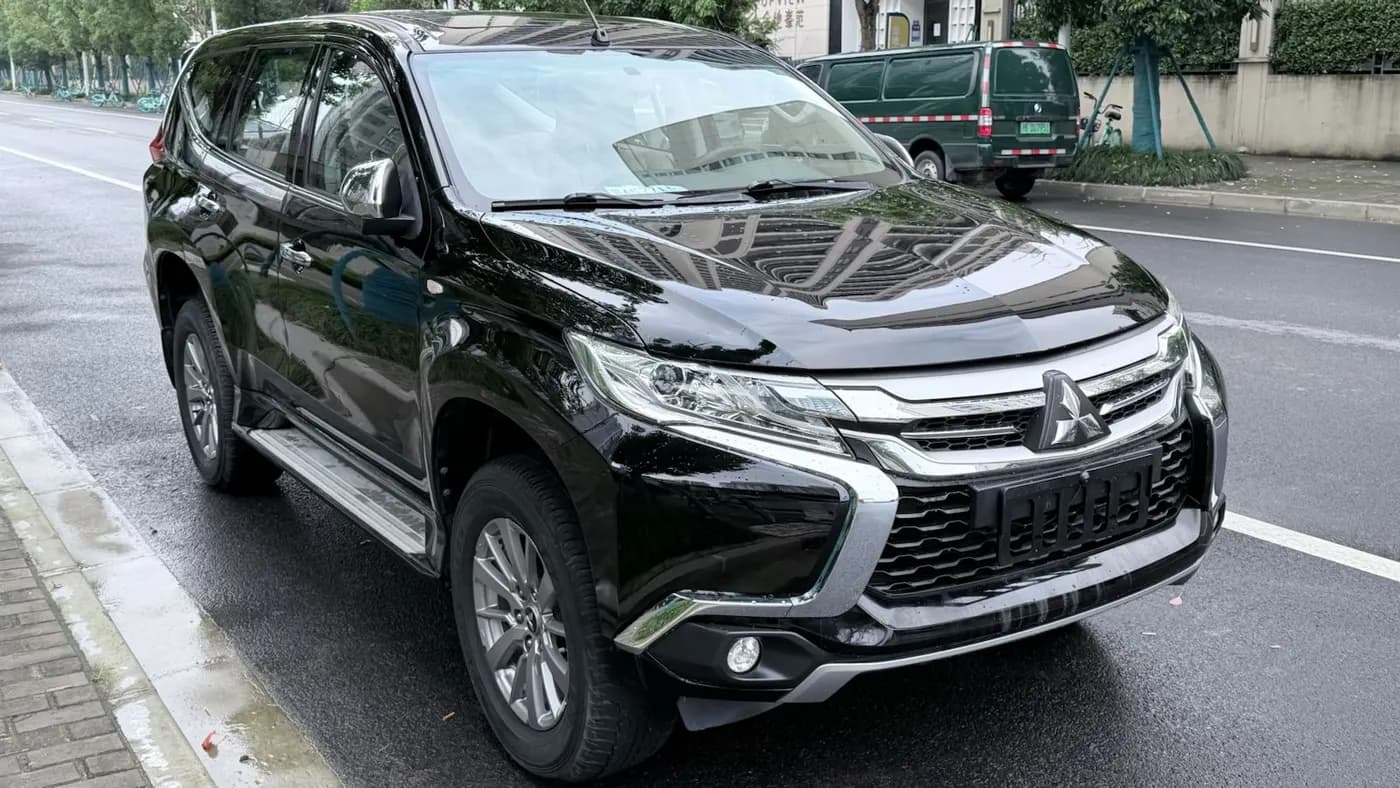 Mitsubishi MONTERO SPORT 2018