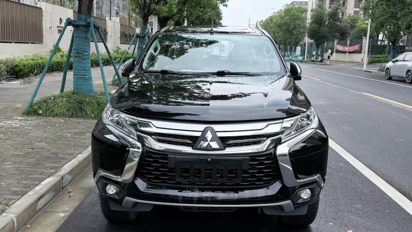 Mitsubishi MONTERO SPORT 2018 miniature 3