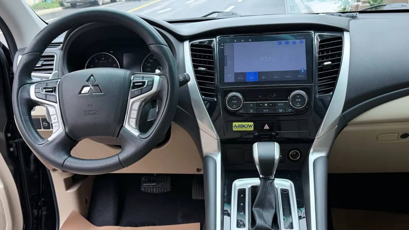 Mitsubishi MONTERO SPORT 2018 miniature 7
