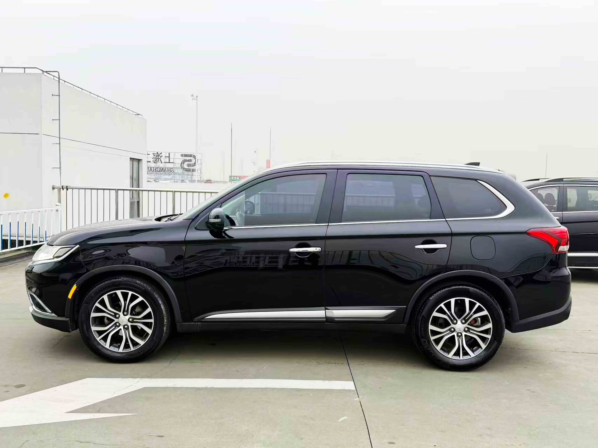 Mitsubishi OUTLANDER 2017