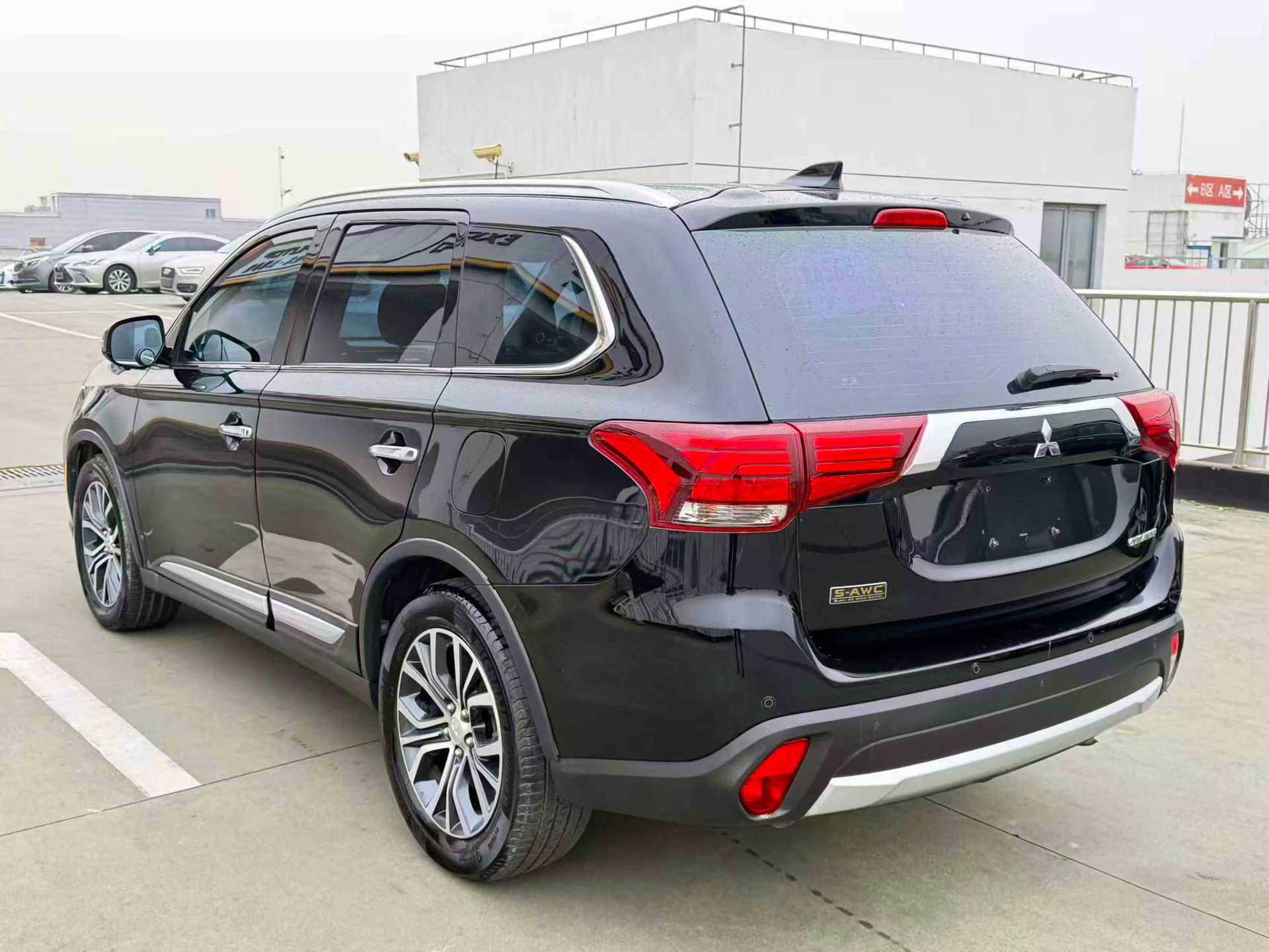 Mitsubishi OUTLANDER 2017 thumbnail 2