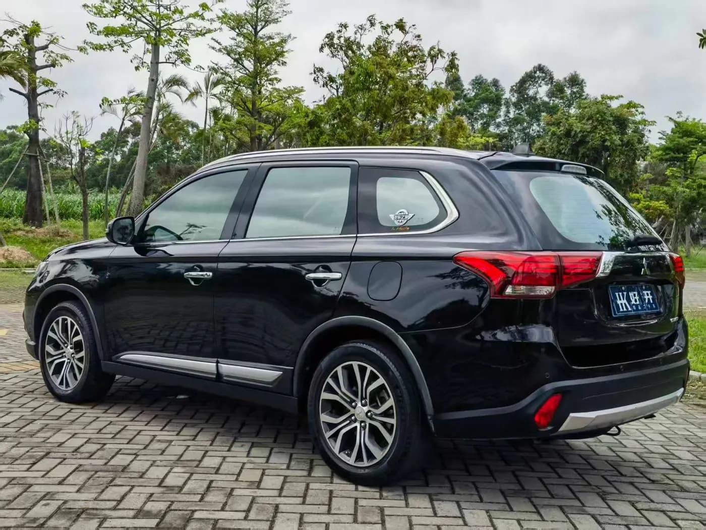 Mitsubishi OUTLANDER 2017 miniature 5