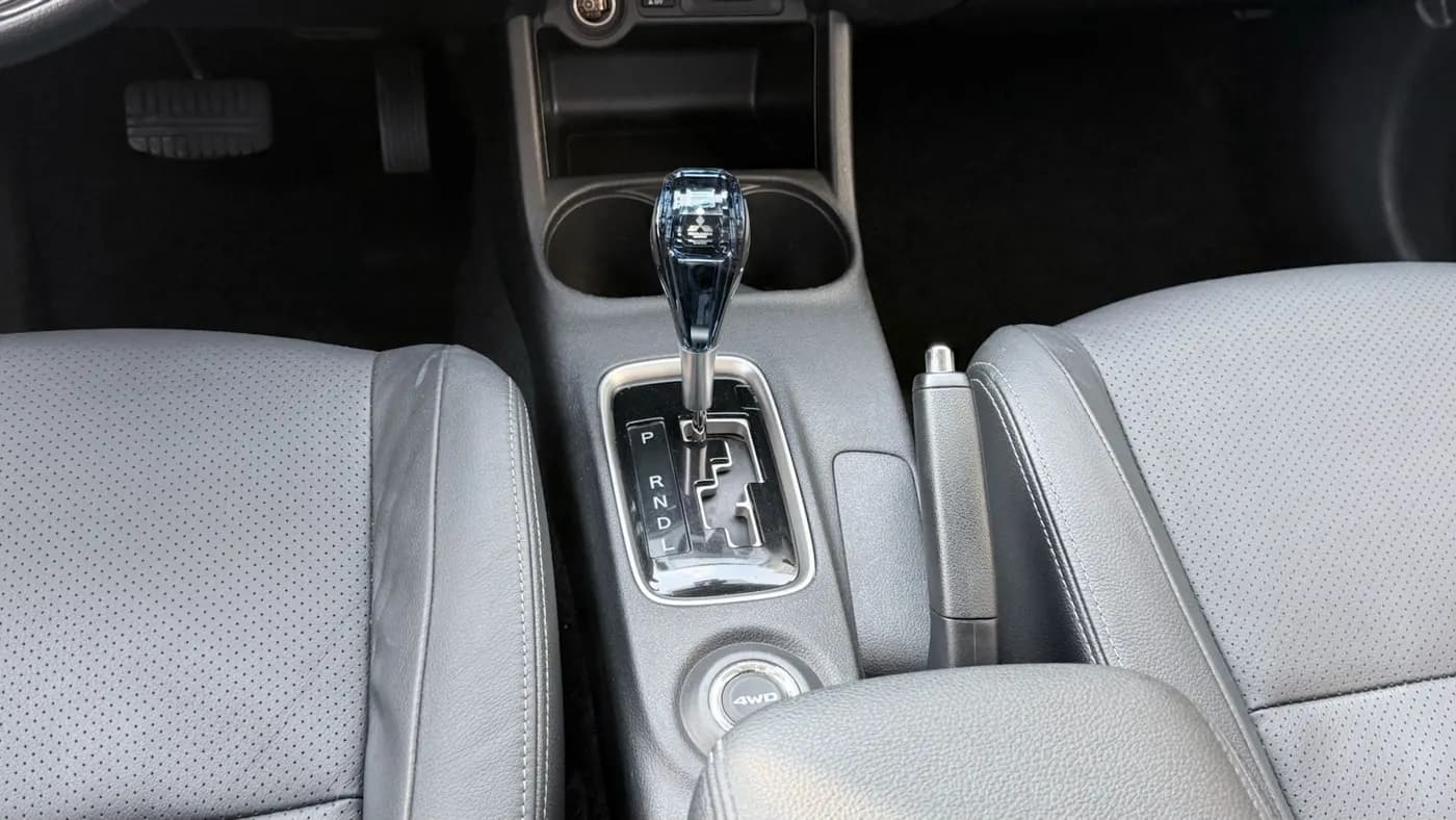 Mitsubishi OUTLANDER 2017 miniature 10